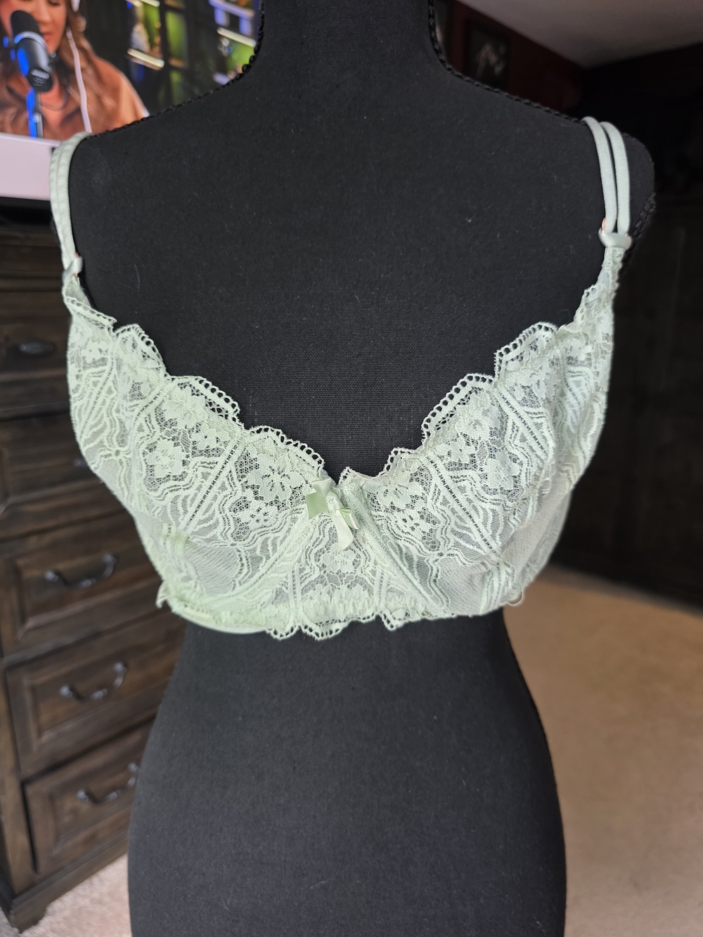 Savage X Fenty Mint Green Lace Underwire Bra – Size 40DD